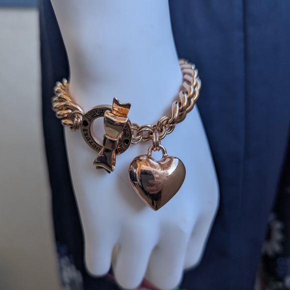 Juicy Couture Gold Bracelet with Heart Charm - Picture 8 of 8